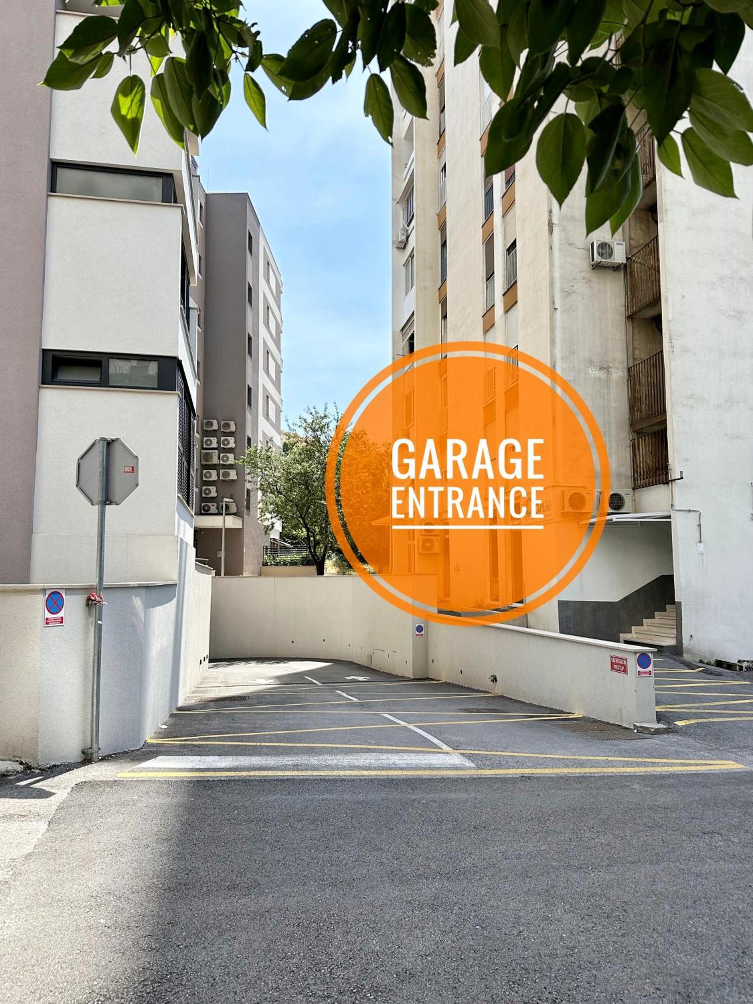 S'Akvarel 4 - Private Garage Apartment Split Exterior photo